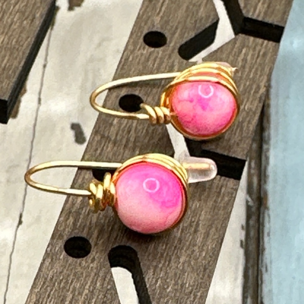 Agate hot pink spheres dangle drop earrings - Picture 2 of 2